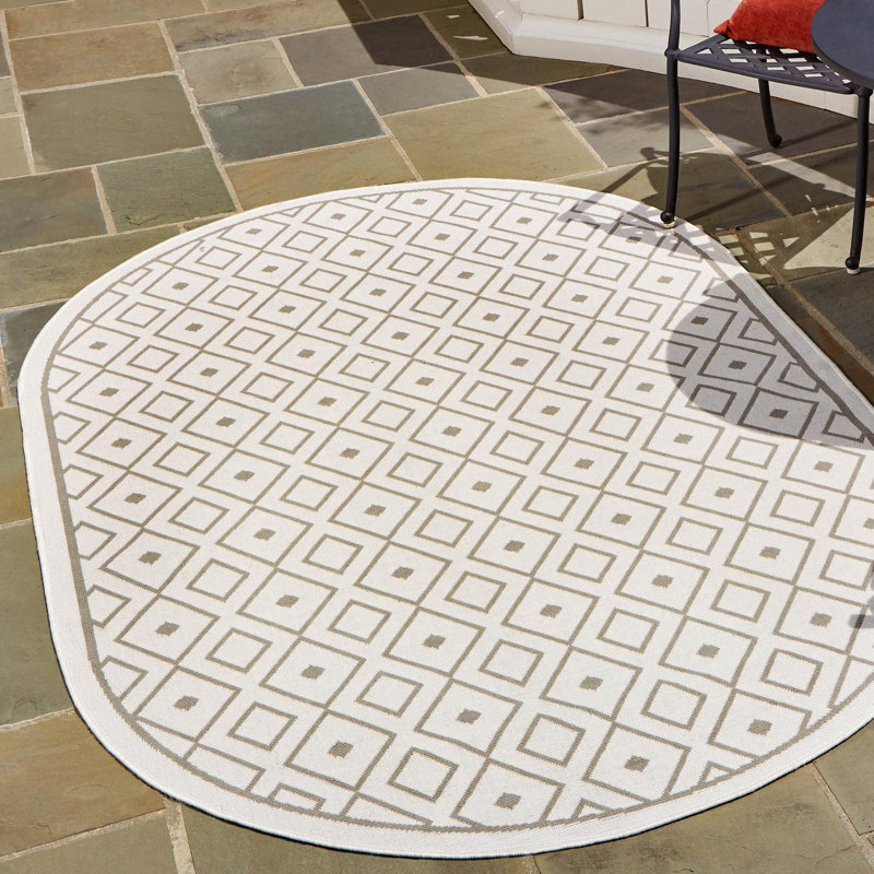 Geometric Indoor / Outdoor Rug, Oval 7'10" x 10'