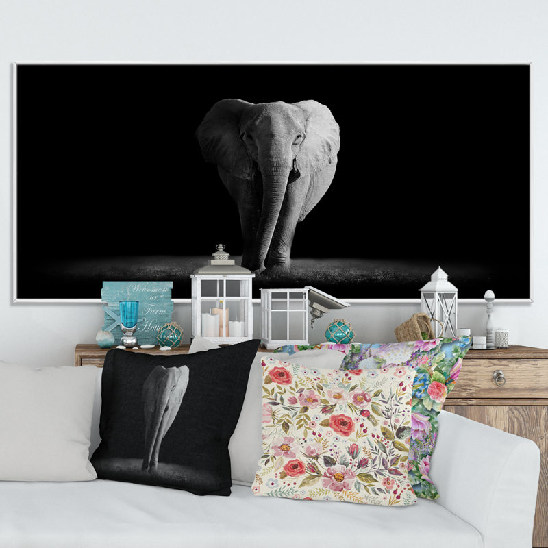 Éléphants en noir et blanc II, Cadre blanc, H 28 po x l 60 po x P 1,5 po