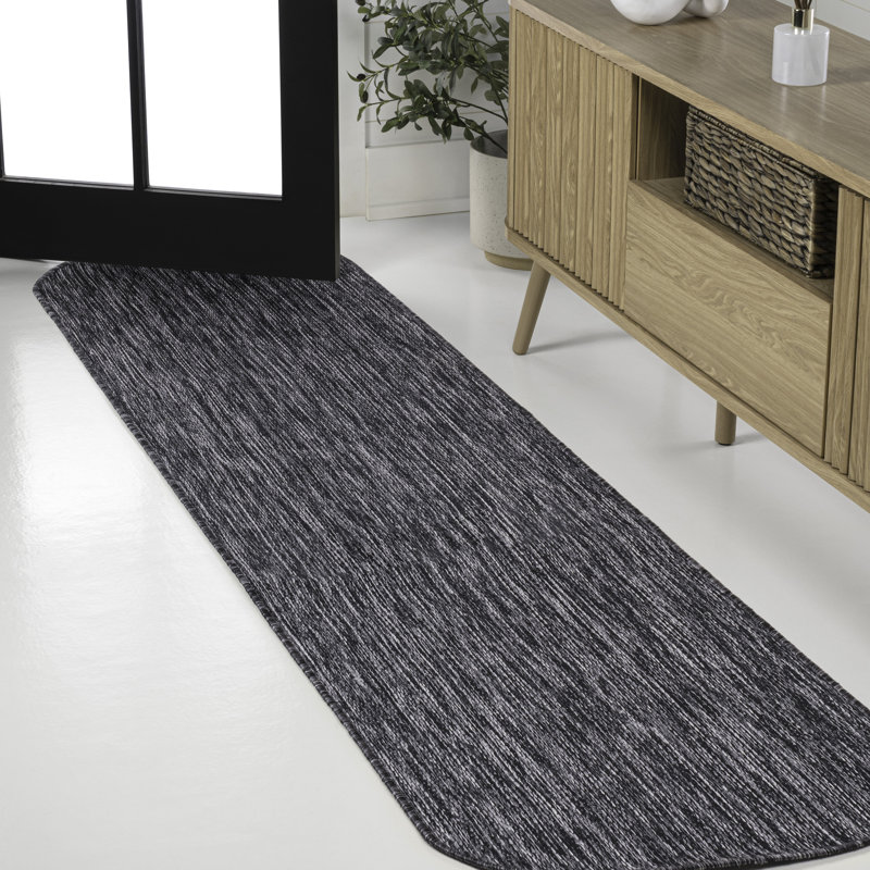 Tapis intérieur / extérieur gris foncé Montalvo, Nouveauté 2 pi x 8 pi
