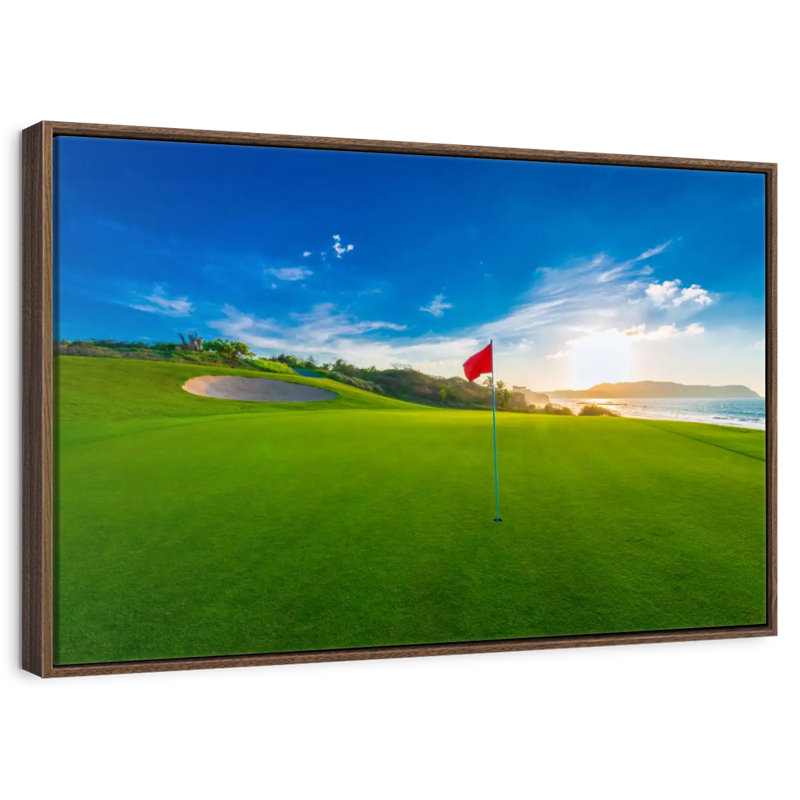 Drapeau rouge du terrain de golf, Cadre flottant en noyer, 43 po x 29 po