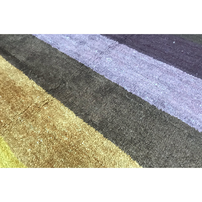Tapis rayé rouge / jaune / mauve, Rectangle 4 pi 7 po x 6 pi 7 po