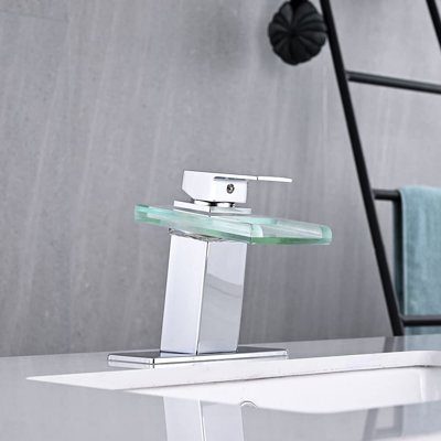 Single-Hole Single-handle Bathroom Faucet with Drain Assembly