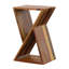 Table d'appoint naturelle avec une forme élégante et des détails géométriques pour le salon Design rustique complexe dans les tons de brun