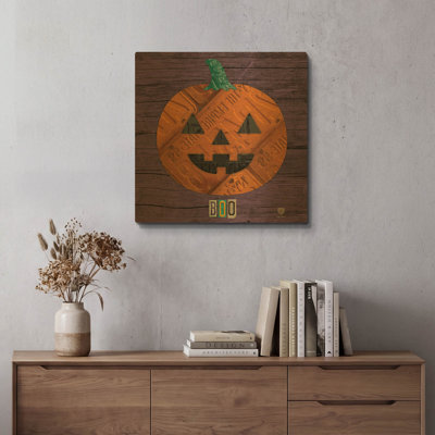 Art mural en métal Pumpkin 'By Design Turnpike, 24 po x 24 po