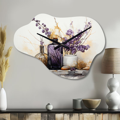 Horloge murale asymétrique en métal mauve beige avec équilibre et contraste - Minimalisme