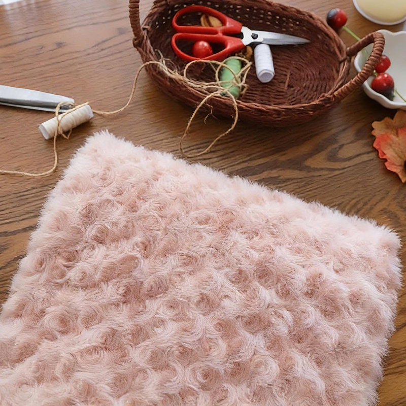 Tissu molletonné moelleux Rosebud par The Yard, courte fourrure synthétique, Pink