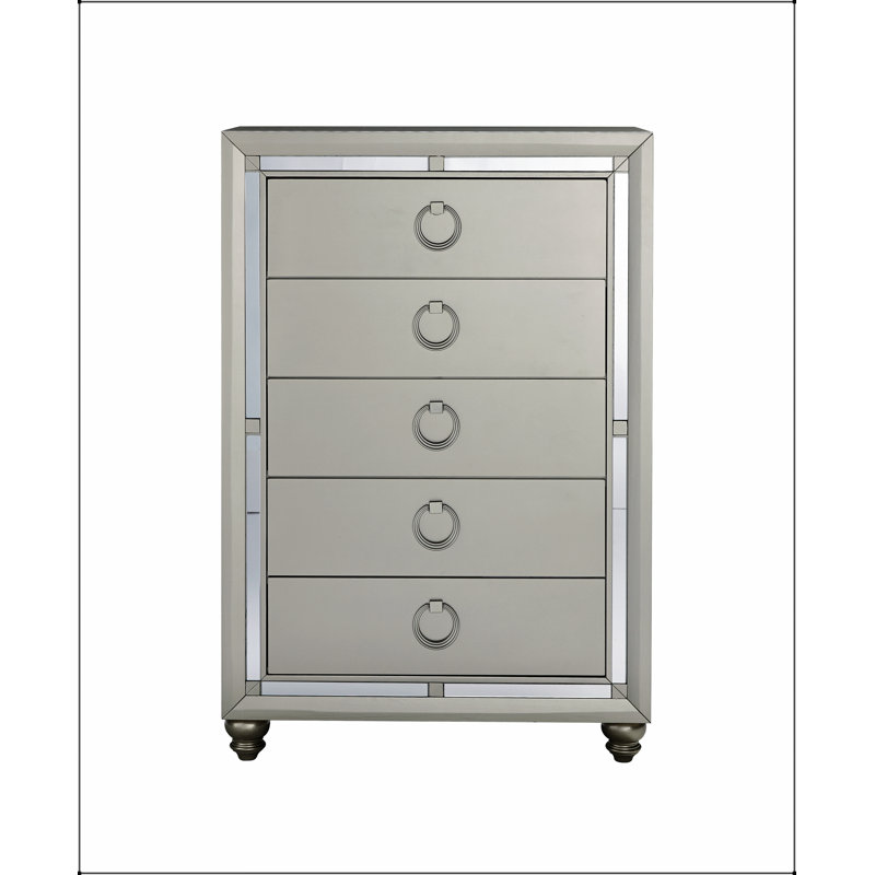 Commode argentée CHLOE GEMSTONE avec des accents de miroir élégants et des tiroirs spacieux pour le rangement organisé