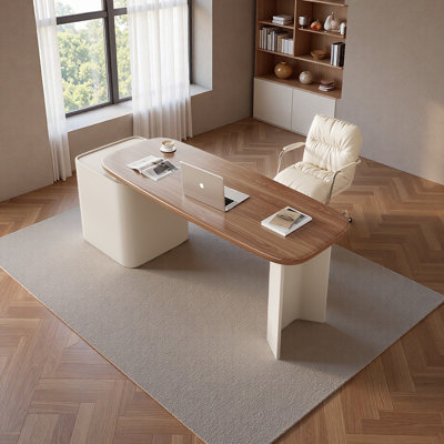 Spacious and Ergonomic Design Desk