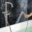 Robinet de baignoire à fixation au sol avec douche à main-92498804