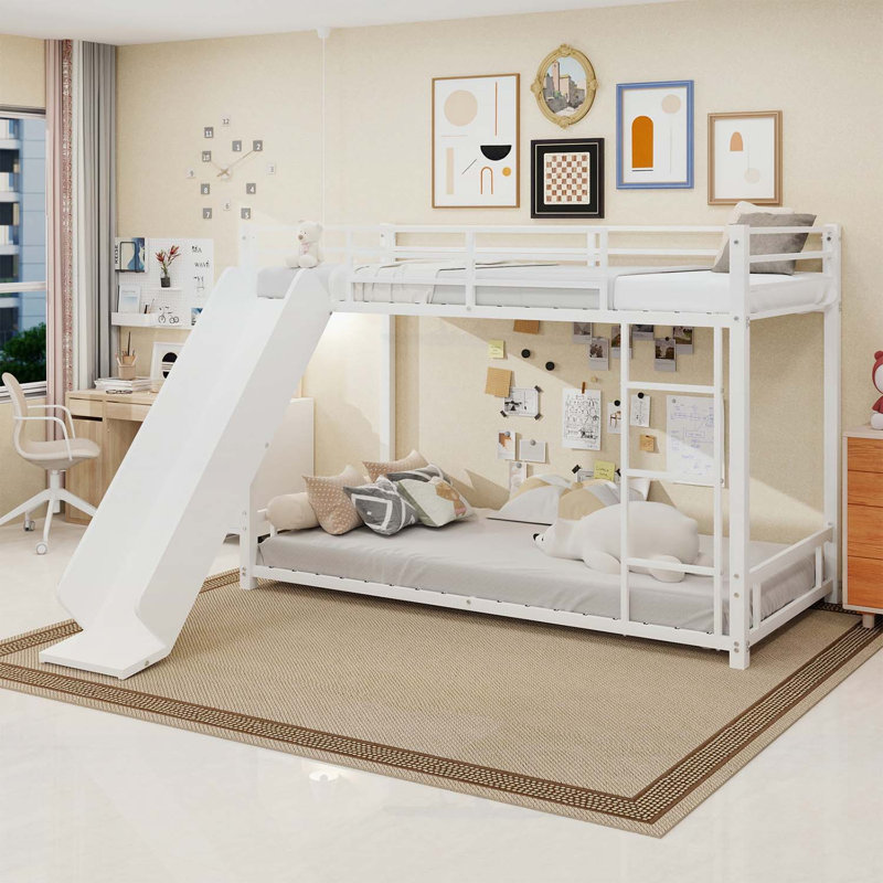 Lit superposé simple robuste en métal avec glissade - Conception peu encombrante pour les enfants et les adolescents, cadre durable pour jouer et dormir, assemblage facile, disponible en blanc