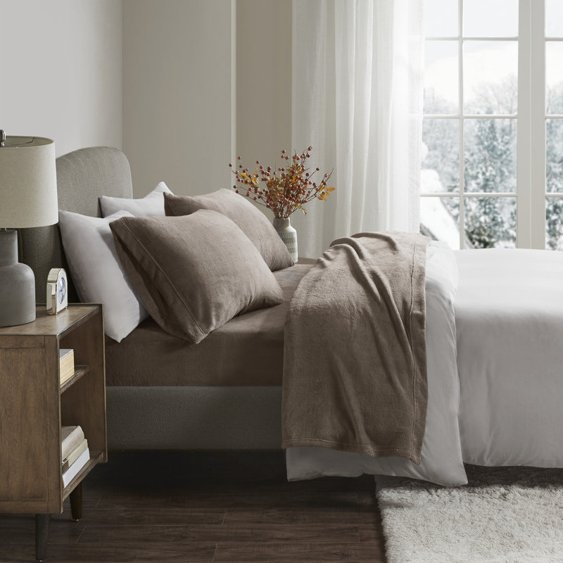 Madison Park Soloft Plush Brown Micro Plush 4-Piece King Sheet Set, King Sheet Set with 2 Pillowcases, Brown