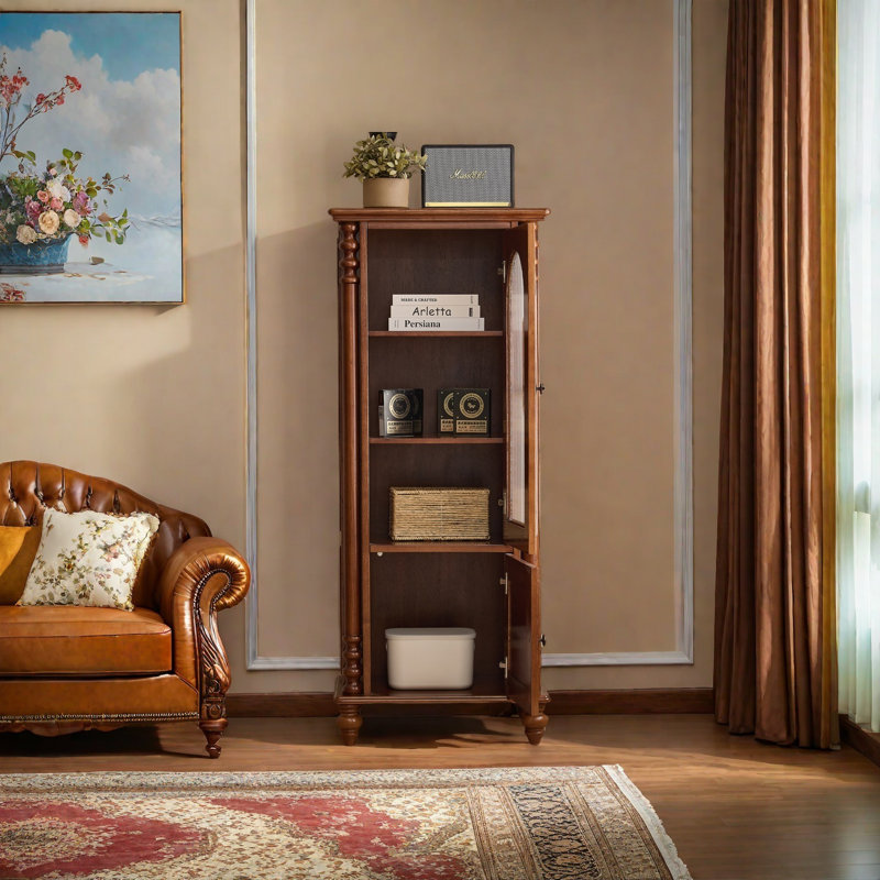 Grande armoire de rangement dans le salon