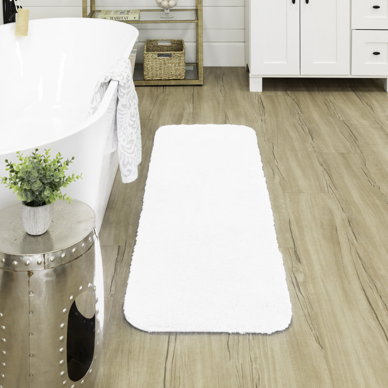 Tapis de bain touffeté en nylon antidérapant - Basics by Wayfair ™, Blanc, l 24 po x L 40 po