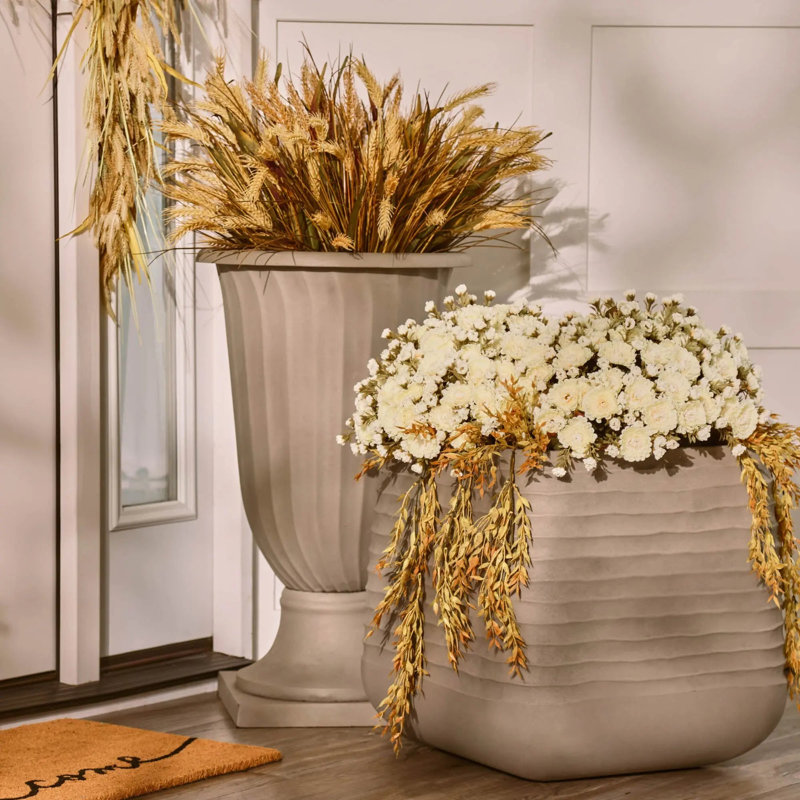 Arrangement d'automne pour faux urne de blé