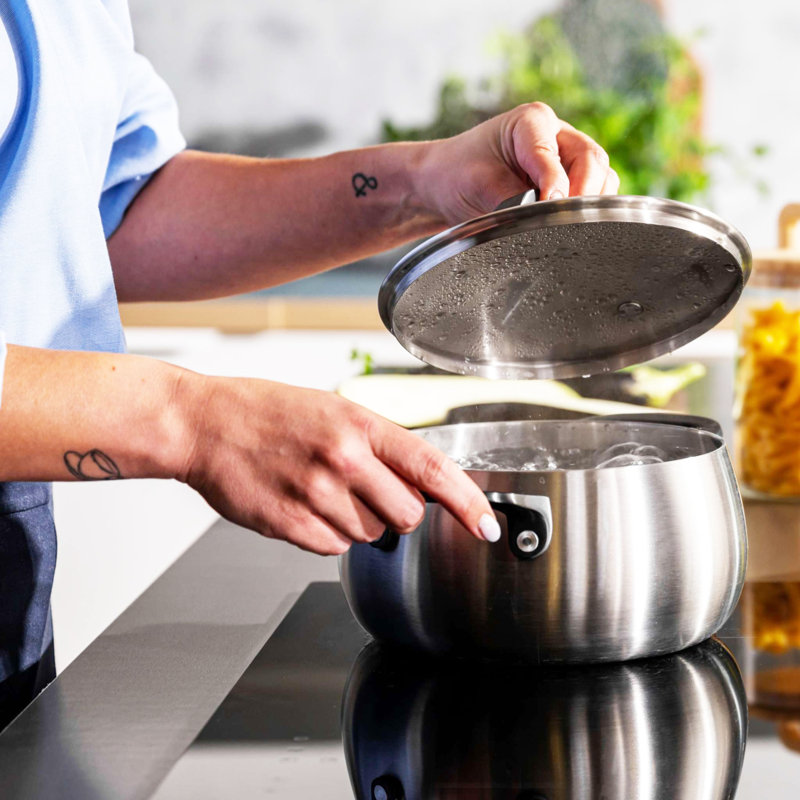 BergHOFF Belly Tri-Ply 18/10 Stainless Steel 9.5" Stockpot 7qt. with Lid, Smokey Black, Smokey Black