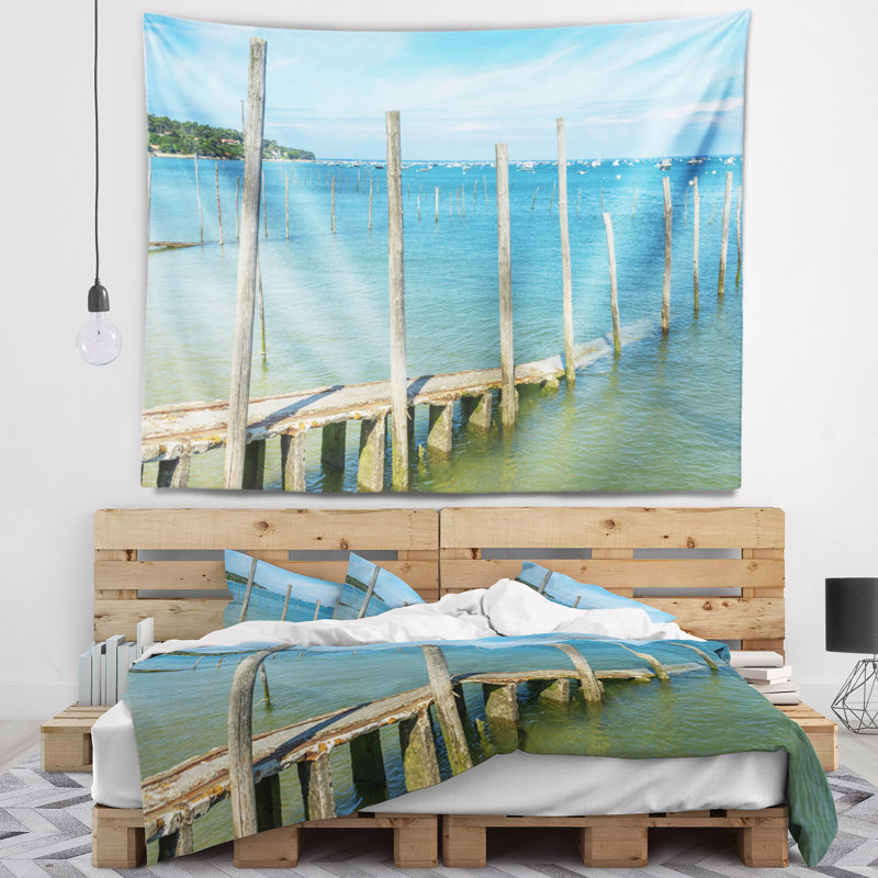 Tapisserie «Seascape Wooden Pies» par Blue Sea, H 32 po x l 39 po