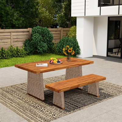 Ensemble de salle à manger brun en bois pour l'extérieur, 1 banc de table, plateau de table à lattes, pieds tissés à la main, entretien à faible coût composé et plateau de table, fait à la main