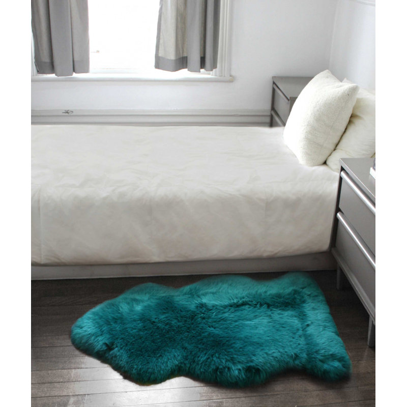 Tapis bleu en peau de mouton Haghni, Nouveauté 2 pi x 3 pi