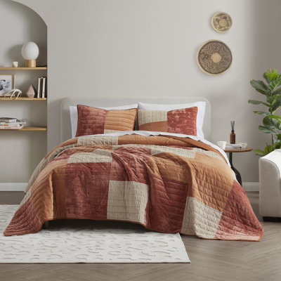 Wonderful Velvet Patchwork Quilt Set 3 Piece Lightweight Comforter