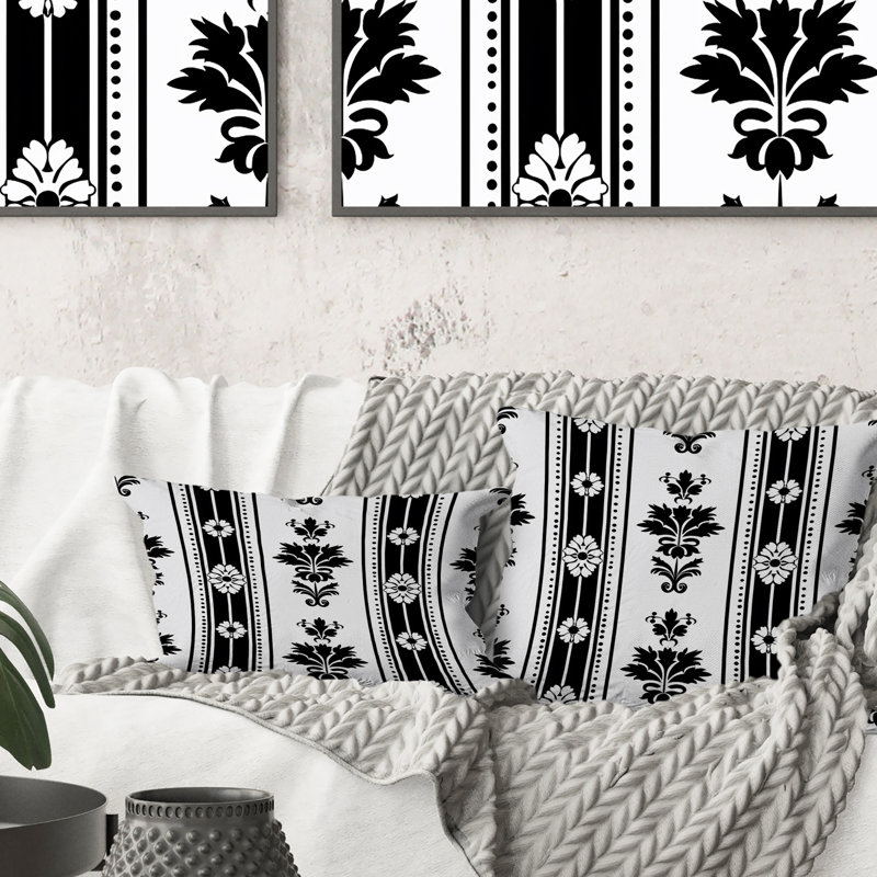 Coussin décoratif noir et blanc à imprimé mosaïque X, H 16 po x l 16 po