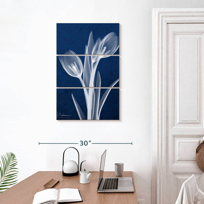 Harnek indigo tulipes I, H 32 po x l 20 po