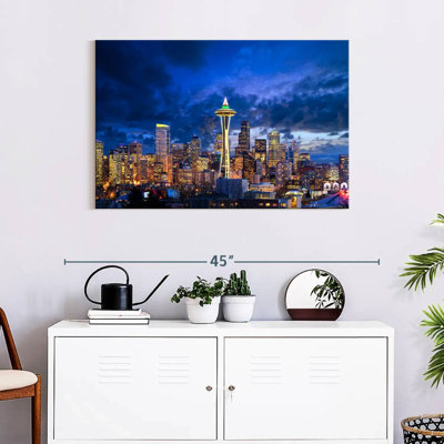 Sireci Space Needle Standout