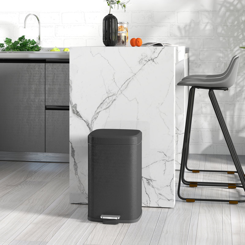 Santara Step On Kitchen Trash Can, 5.3 Gallons