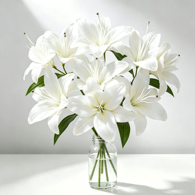 Bouquet de 12 lys blancs artificiels au toucher réaliste, idéal pour décorer une table, votre maison ou pour un mariage.