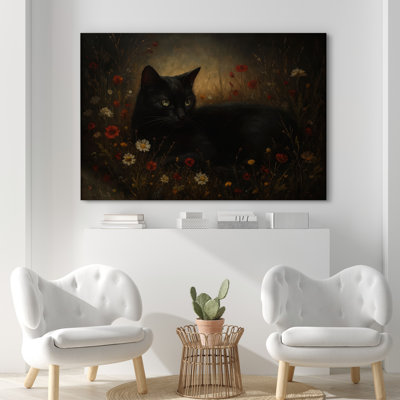 Chat noir couché dans un champ de fleurs sauvages avec lumière chaude - reproduction d'art sur toile encadrée