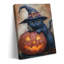 Halloween, art mural sur toile, mystérieux chat noir avec un chapeau de sorcière, pattes sur une citrouille rougeoyante, ambre clair, feuilles d'automne tombées sur fond rétro