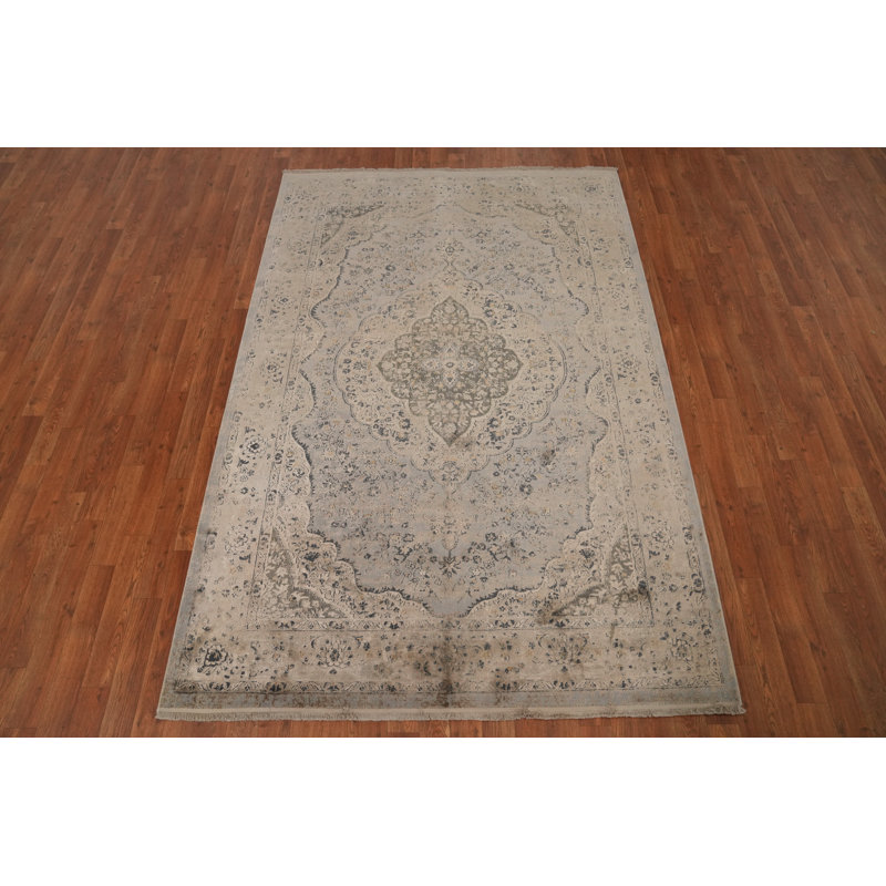 Tapis classique à motifs traditionnels tons clairs 5 x 7