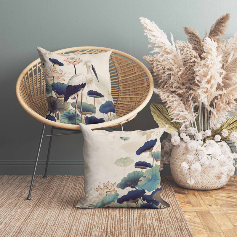 Coussin en suède Lotus Pond, Carré 26 po, Bleu / Beige