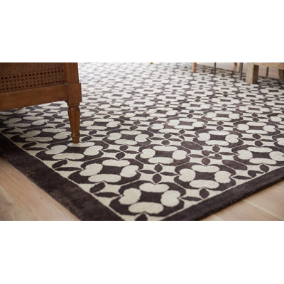 Tapis noir moderne à motif géométrique noir en laine nouée à la main