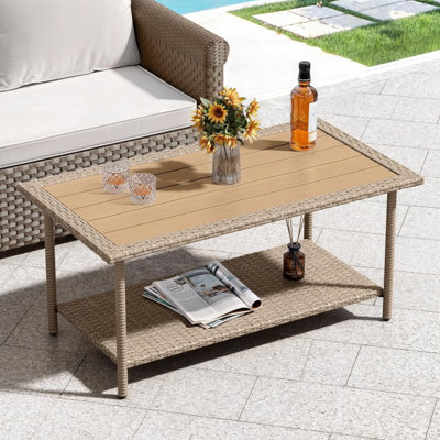 Table basse d'extérieur en osier avec 2 couches, table d'appoint extérieure rectangulaire de 39,4 po avec plateau en faux bois, table bistro de patio en rotin toutes saisons pour porche de jardin - brun