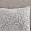 Édredon en chenille à motif floral. Très grand / très grand. Gris chaud et blanc. . Décoration de chambre à coucher. Comprend 1 et 2 taies décoratives. Très grand problème. Gris / blanc Rembourrage. Style-124253809