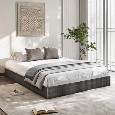 Base de lit très grand californien, lit plateforme en bois avec conception cannelée, base de lit à profil bas, base de lit au sol, base de lit minimaliste avec bruit, assemblage facile, aucun sommier nécessaire, gris anthracite