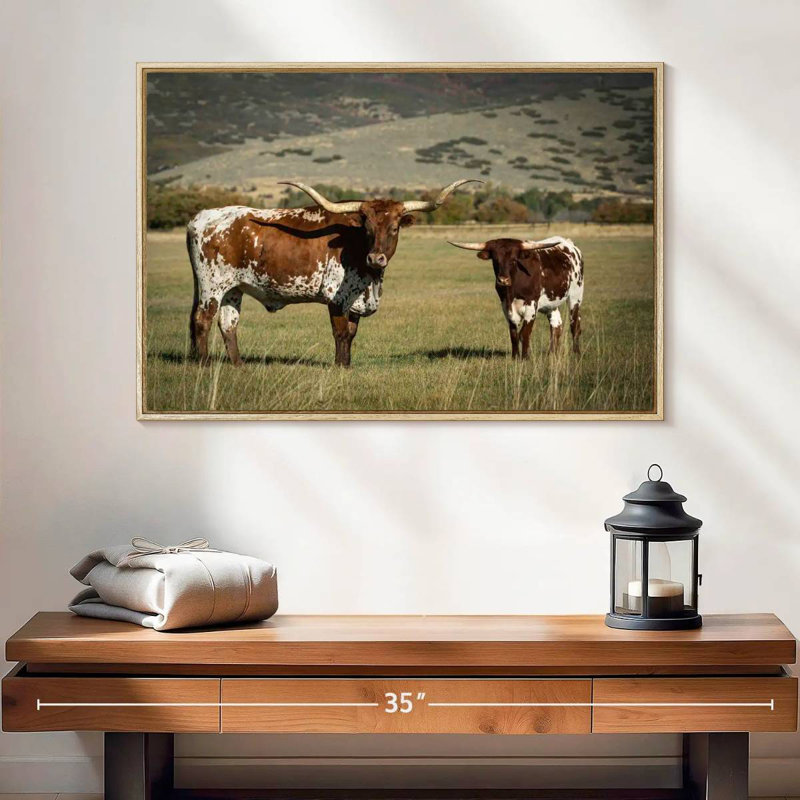 Texas Longhorn et son mollet, 25 po x 17 po, Cadre flottant en bois naturel