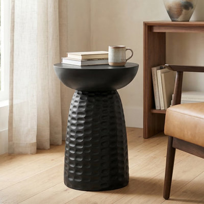 Table d'appoint contemporaine Reeve 13 po L en bois de manguier massif avec base texturée, assemblée