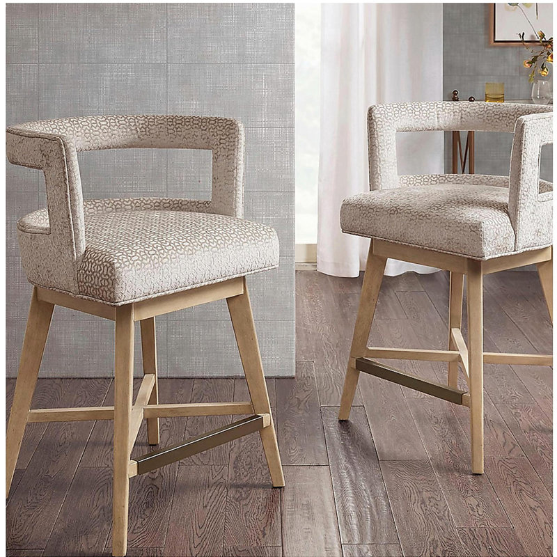 Table et chaises pivotantes