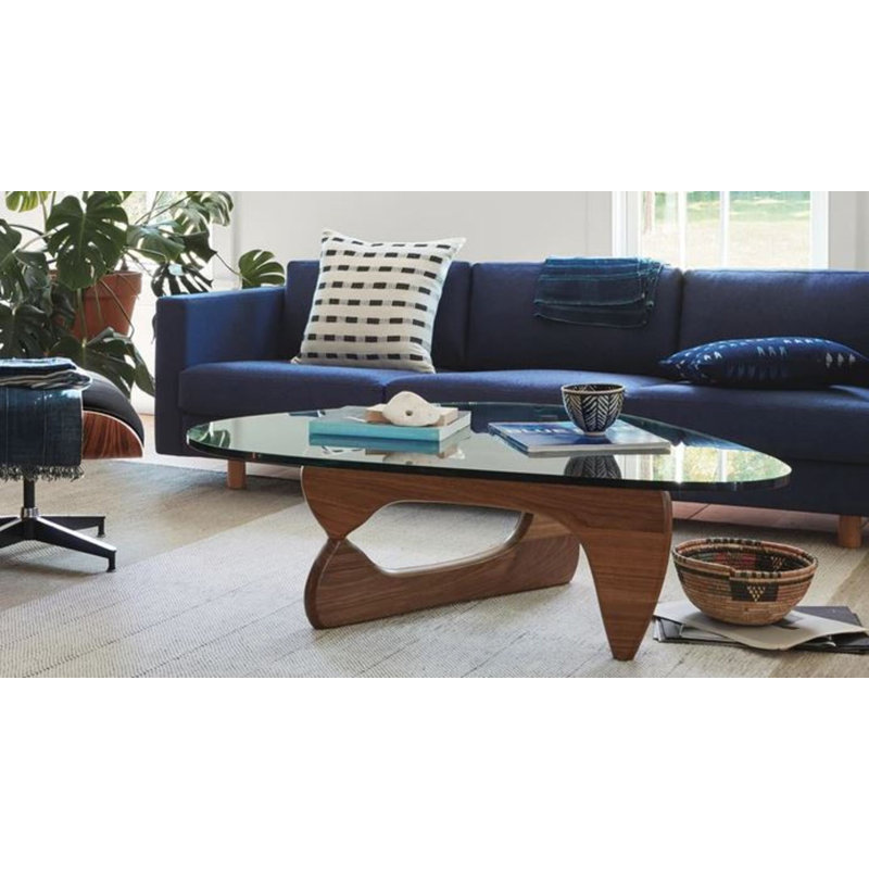 Table basse Triangle, Walnut, 16" H x 41" L x 26" W