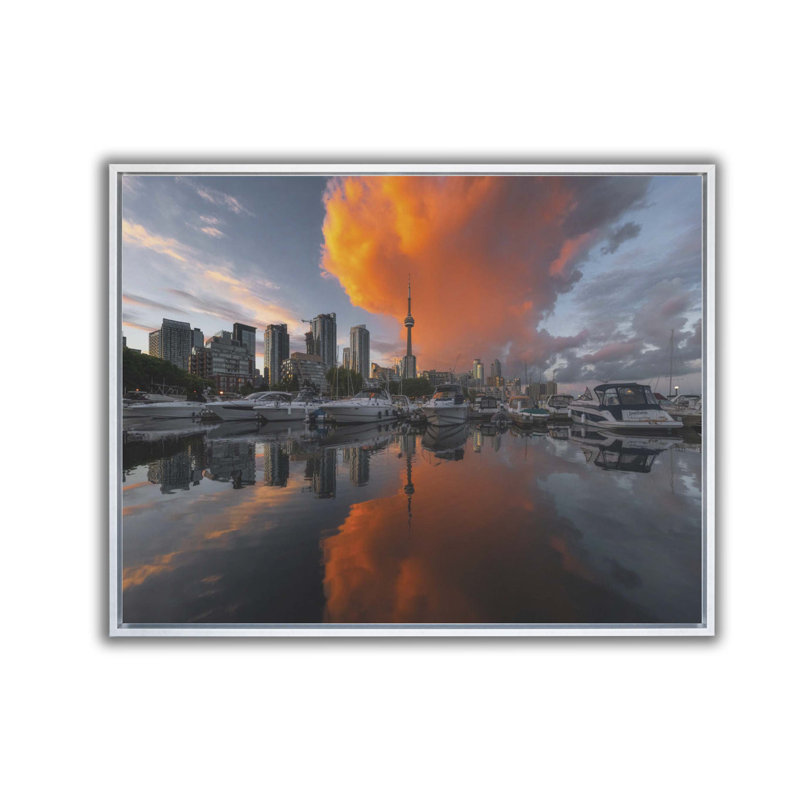 Brûler à Toronto-Art mural, H 40 po x l 28 po, Impression encadrée flottante sans passe-partout, Blanc