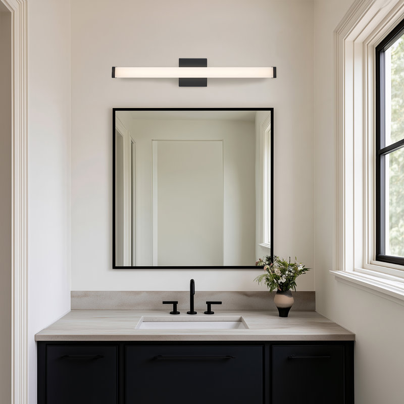 Éclairage pour meuble-lavabo à intensité variable Saavy, L 36 po, Noir