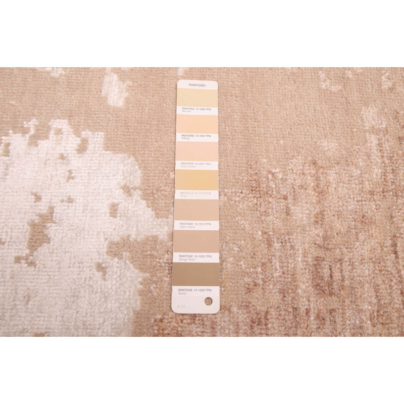 Tapis brun clair Legacy 2 pi 6 po x 12 pi 2 po