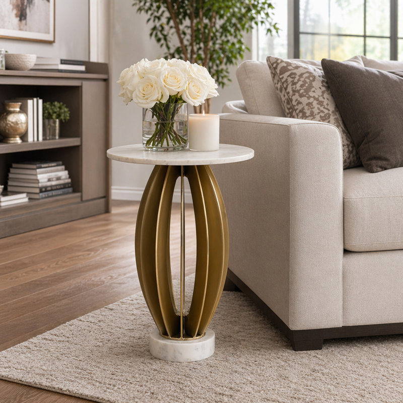 Table d'appoint ronde moderne et glamour de 63,5 cm (25 pouces) en marbre blanc et métal doré, idéale pour le salon ou la chambre.