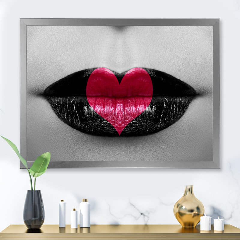 Cœur rouge avec des lèvres noires et blanches - Peinture sur toile, Toile avec cadre argenté, H 12 po x l 20 po x P 1,5 po