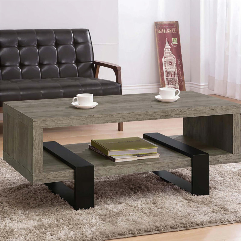 Table basse rectangulaire avec finition en bois flotté gris et pieds géométriques