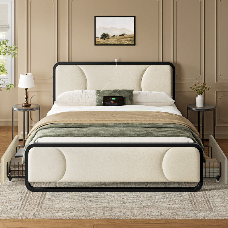 Lit plateforme capitonné en velours Dorrough, Lit double, Beige