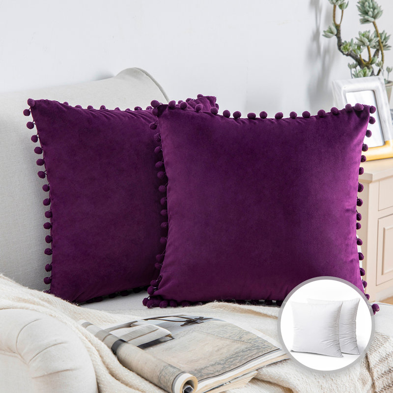Coussin Silky Velvet Series Pom-poms, Mauve foncé, Carré 18 po, Housse de coussin et insert