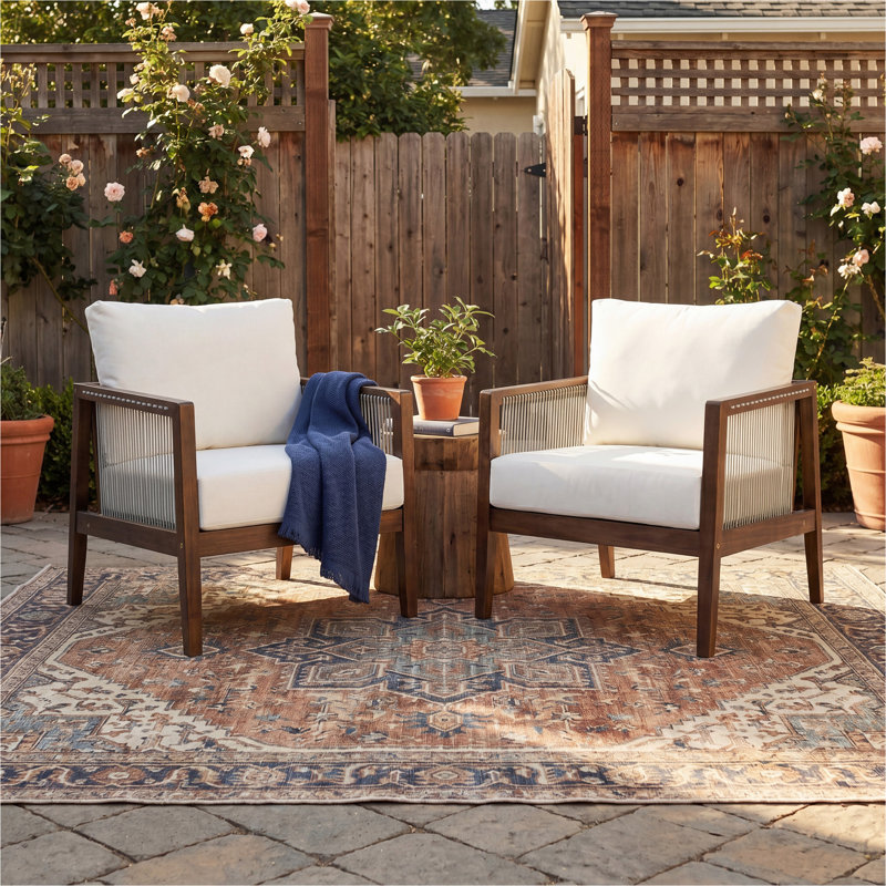 Chaises club d'extérieur (ensemble de 2), structure en bois d'acacia avec dossier en corde, coussins beiges hydrofuges pour patio / cour arrière / terrasse