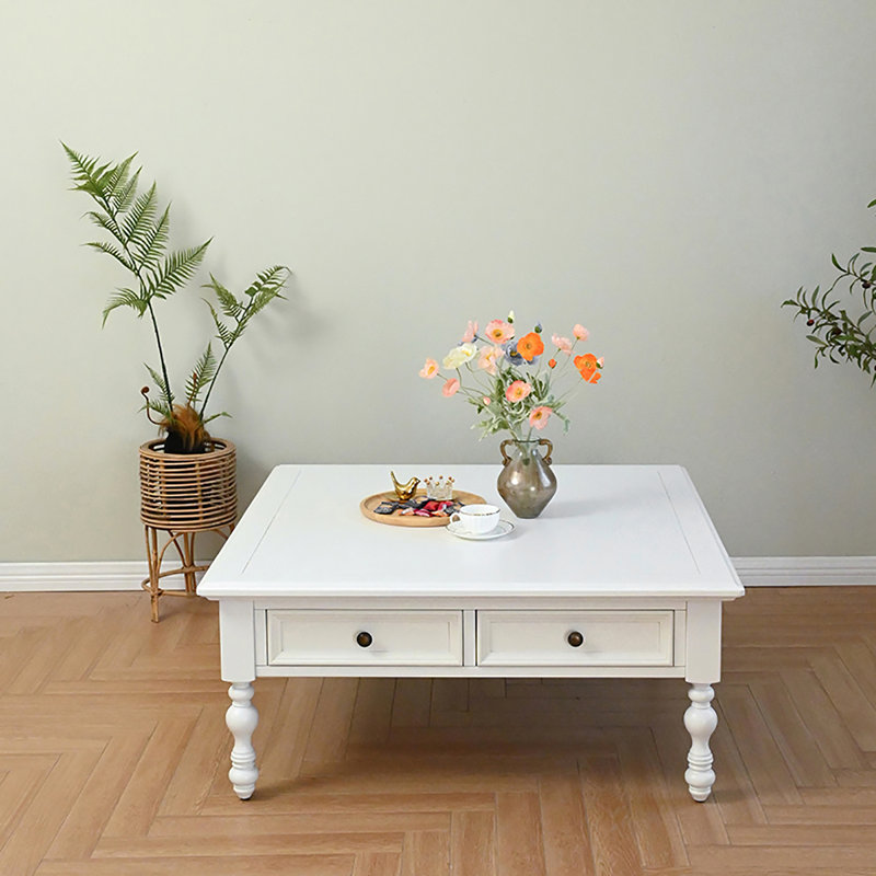 Table basse à quatre pieds avec rangement